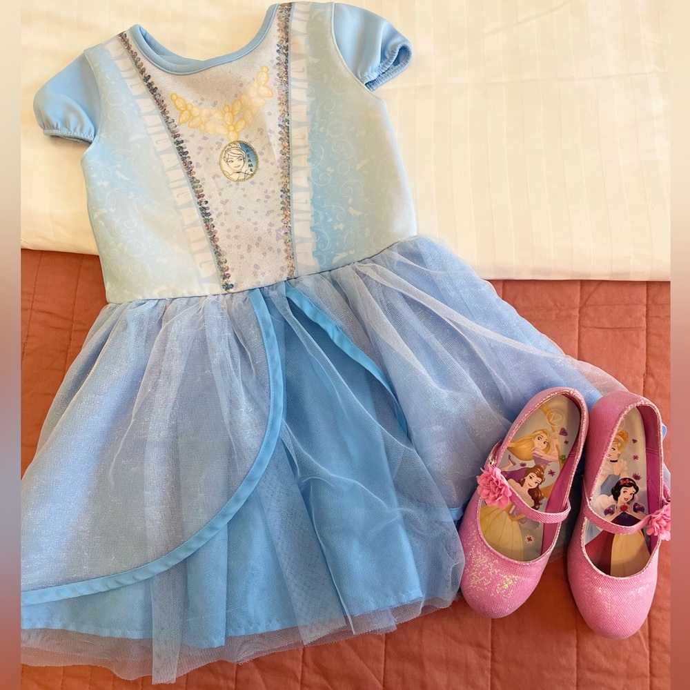 Bundle Disney Girls dress size 6,6x and Disney shoes size 12